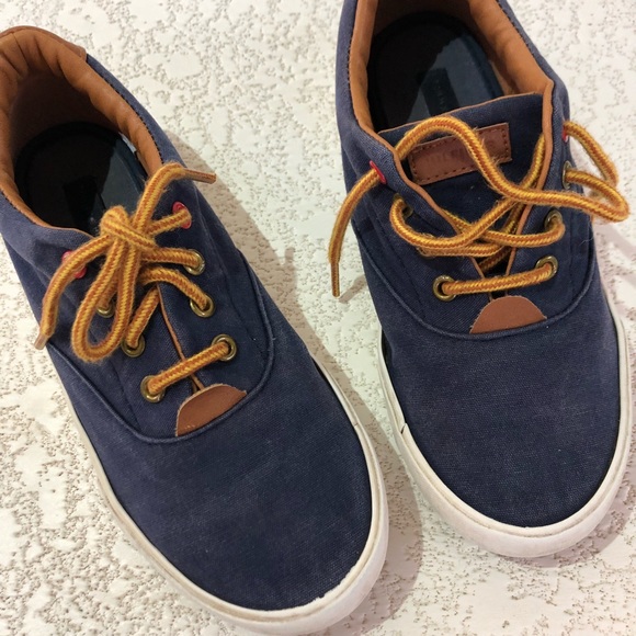 Tommy Hilfiger  size 2 - Picture 7 of 10